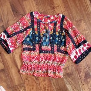 Daniel Rainn Medium top vibrant colors